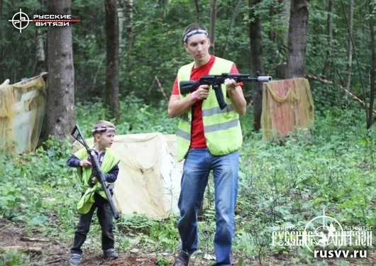 Лазертаг на лесной площадке в Вологде: игра команды