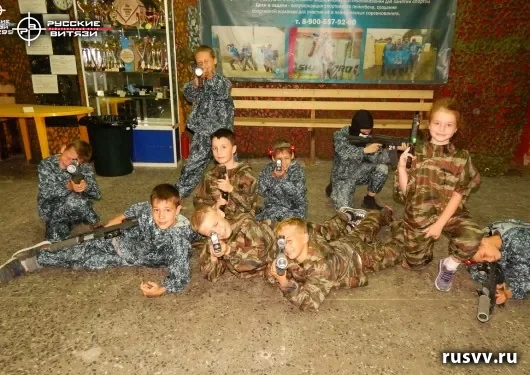 Лазертаг для детей в Вологде: команда в игровом зале