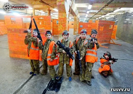 Лазертаг для детей в Вологде: команда в игровом зале