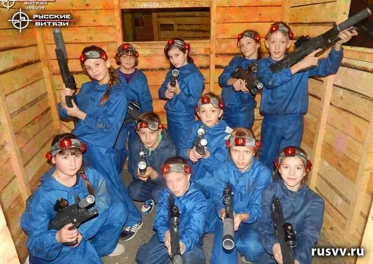 Лазертаг для детей в Вологде: команда в игровом зале
