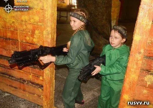 Лазертаг для детей в Вологде: команда в игровом зале