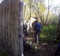 Игра в пейнтбол в Вологде: команда на площадке
