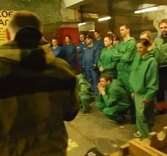 Игра в пейнтбол в Вологде: команда на площадке